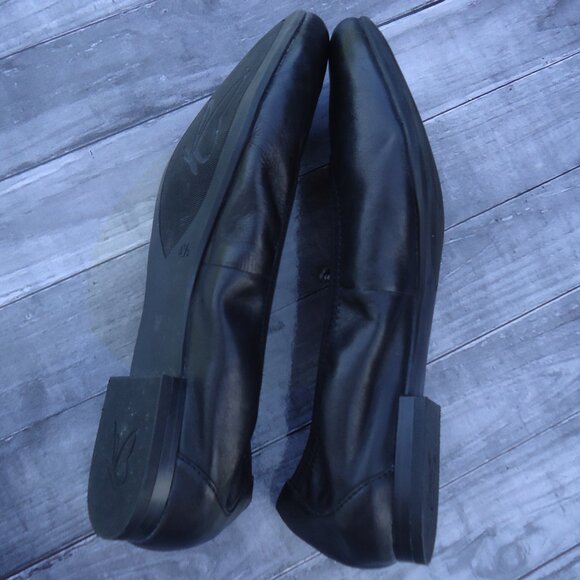 SIZE 7.5. Caprice black leather classic ballet flats. - Picture 14 of 16
